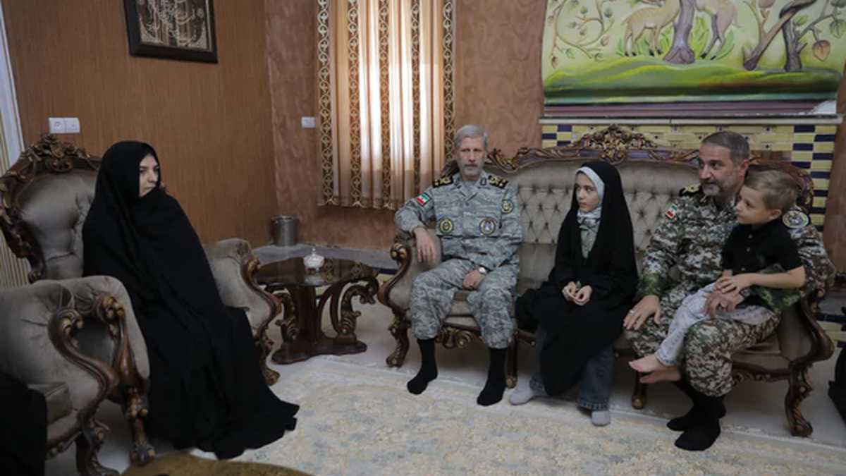 قائد الجيش الإيراني: مستعدون للتصدي لأي تهديد على جميع المستويات