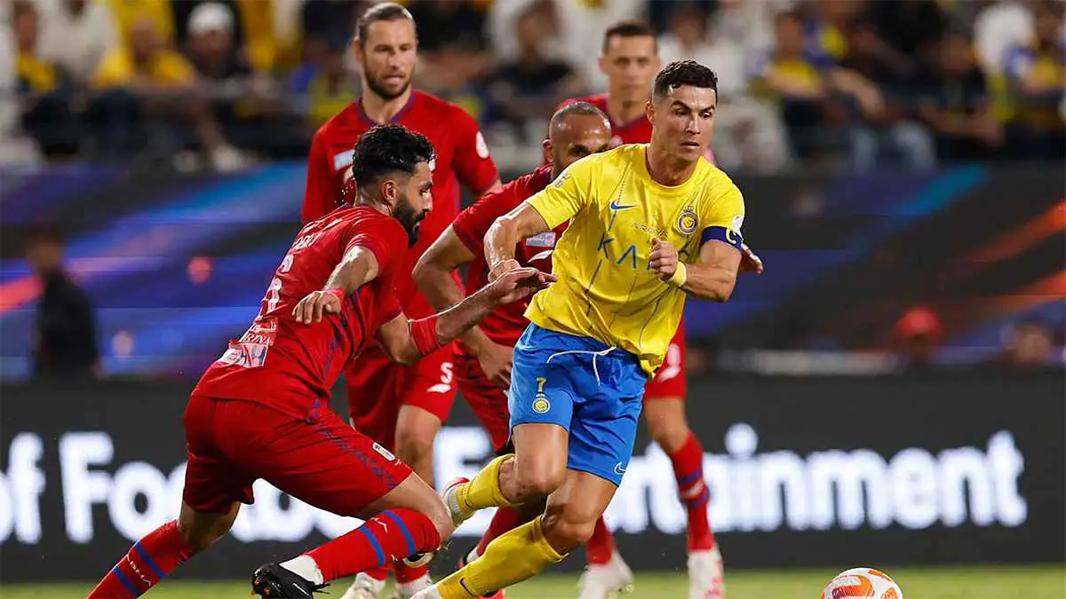 يتصدرها رونالدو.. الكشف عن قائمة أغنى 10 لاعبين في العالم