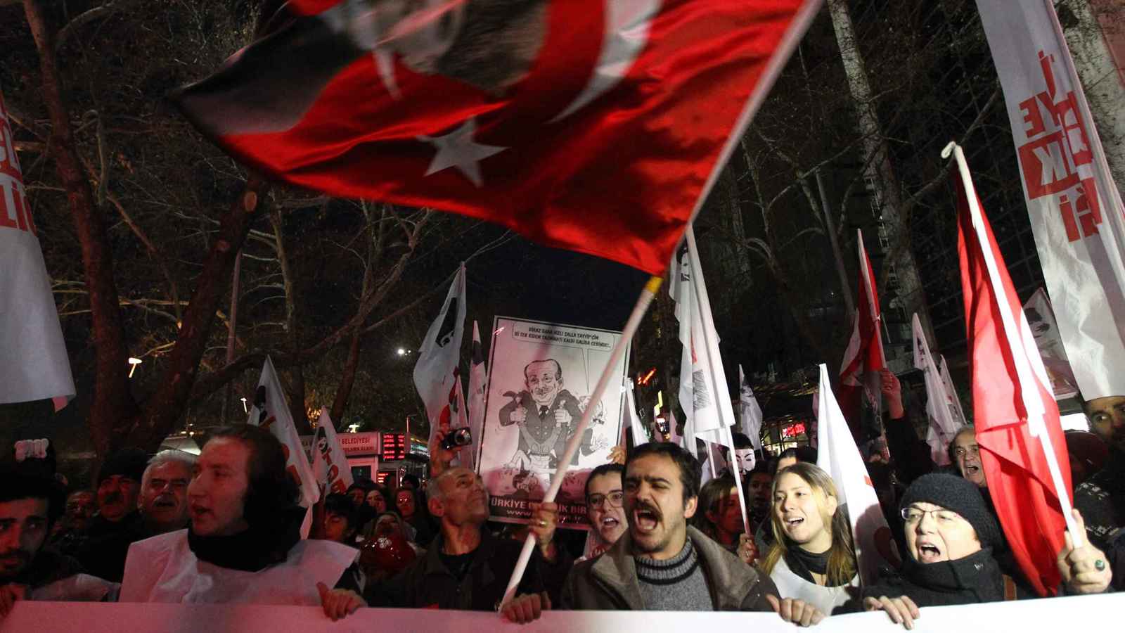 تركيا تتهم مديرة أعمال فنانين بمحاولة الإطاحة في الحكومة