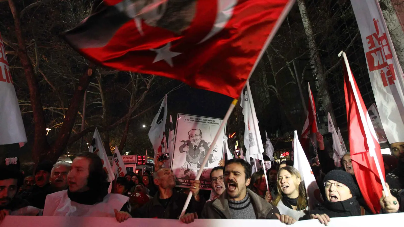 تركيا تتهم مديرة أعمال فنانين بمحاولة الإطاحة في الحكومة