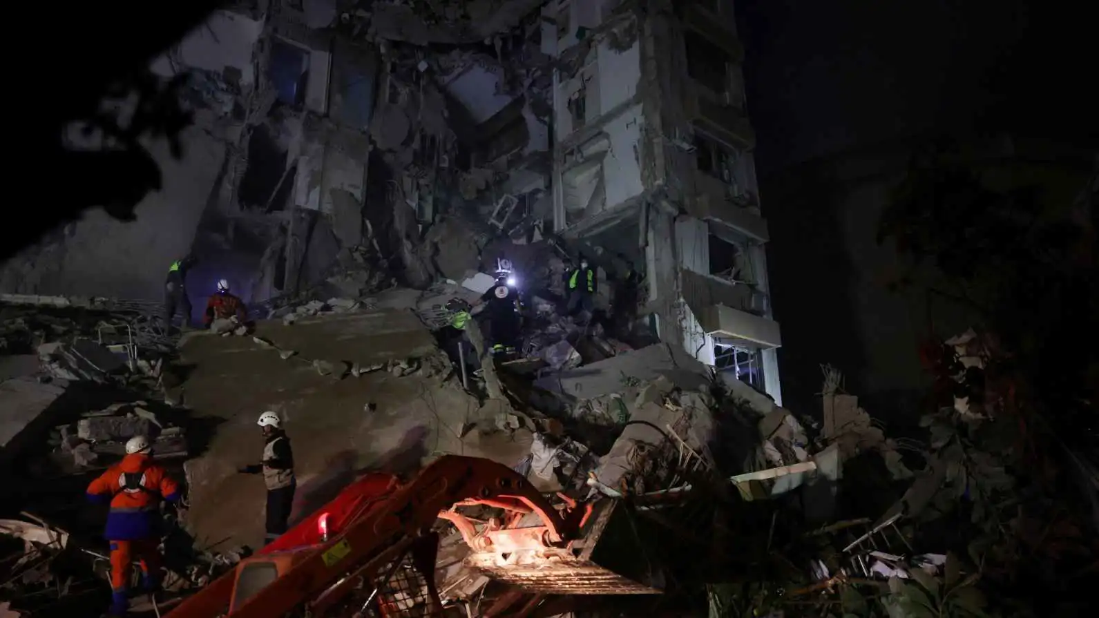 للمساومة.. كيف تركت إيران "حليفها" بلبنان وحيدًا في المعركة؟