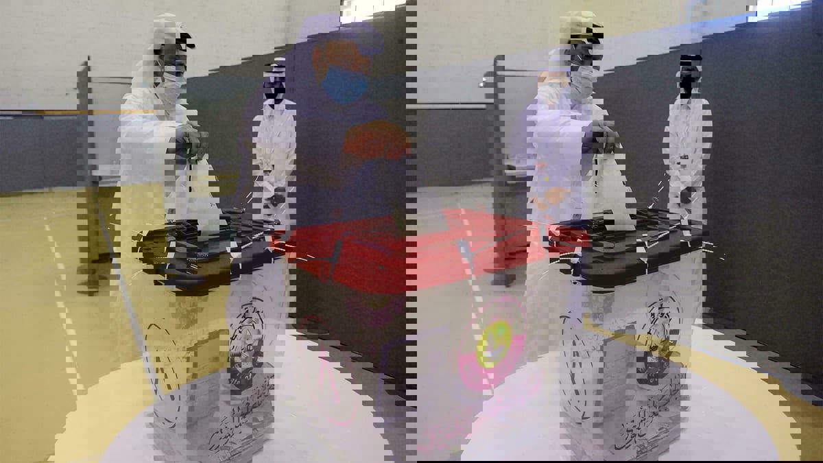 أمير قطر يعين امرأتين في مجلس الشورى بعد اكتساح الرجال الانتخابات