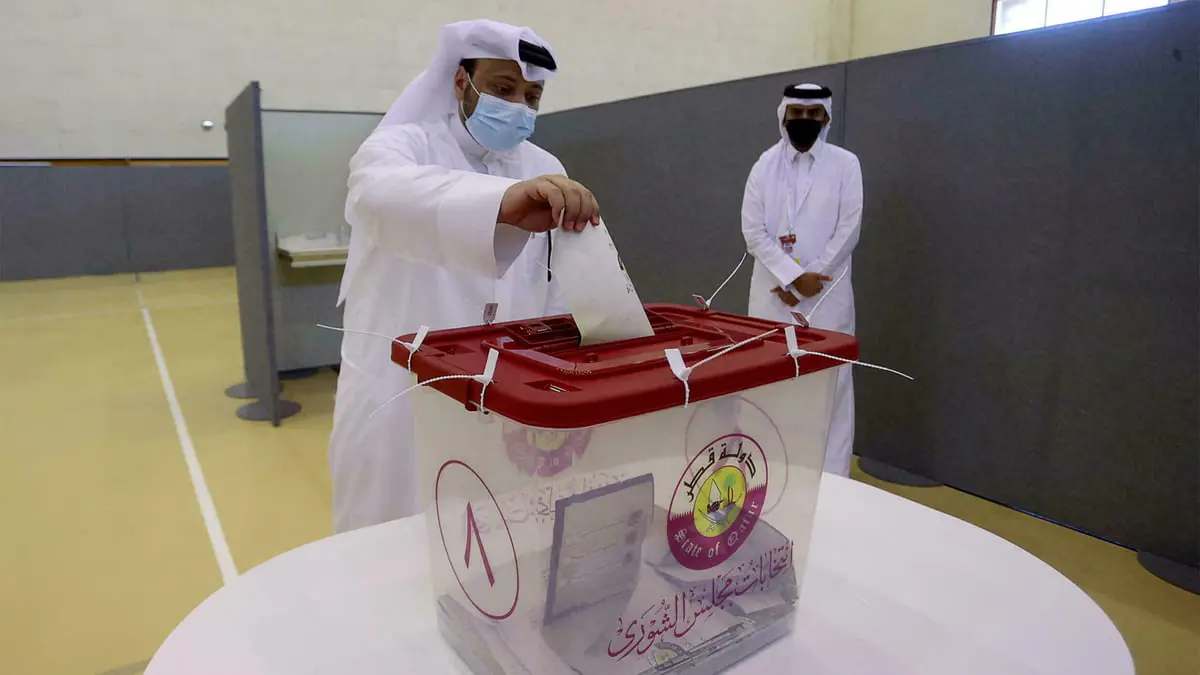 أمير قطر يعين امرأتين في مجلس الشورى بعد اكتساح الرجال الانتخابات