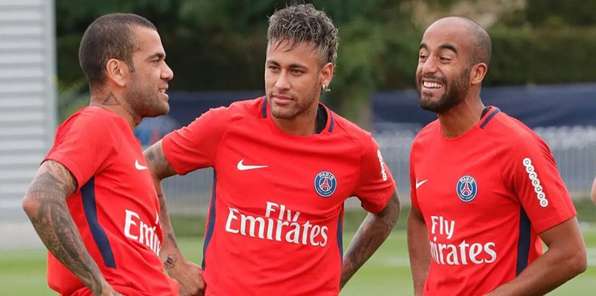 في حفل زفاف ميسي.. هكذا خطط نيمار وداني ألفيس للرحيل إلى باريس سان جيرمان