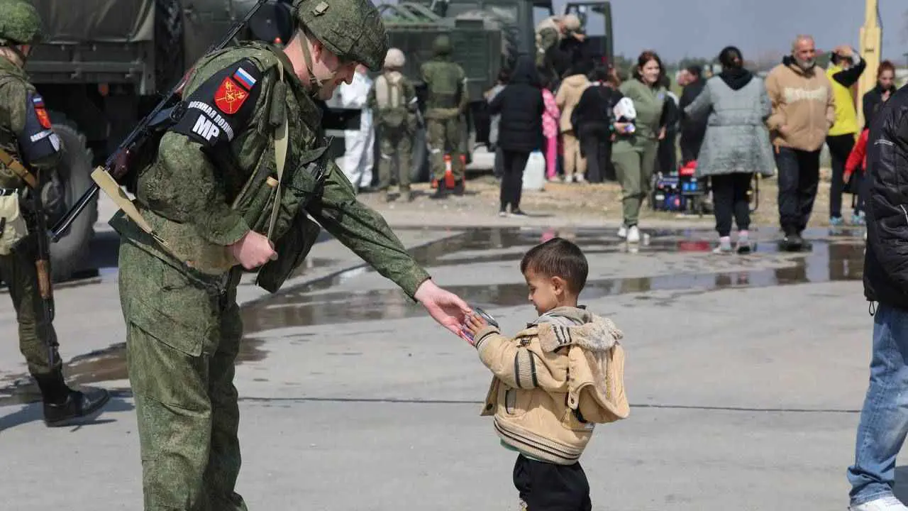خاص- لا خطة لترحيلهم إلى إيران.. لاجئو "حميميم" ينتظرون قراراً يحدد مصيرهم
