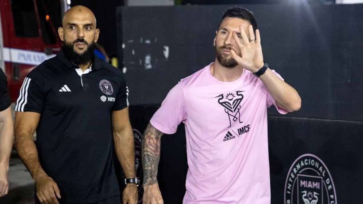 فليأتِ لي.. ياسين يرعب مصارعا يريد نزالا مع ميسي (فيديو)