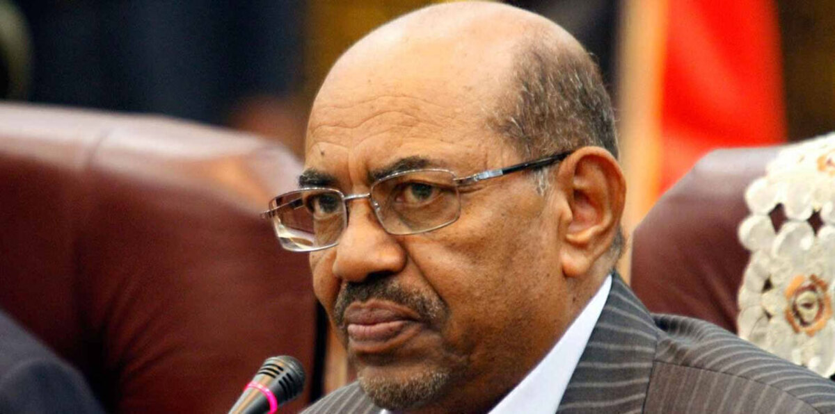 عمر البشير يعلن الطوارئ بولاية "الجزيرة" ويحل برلمانها