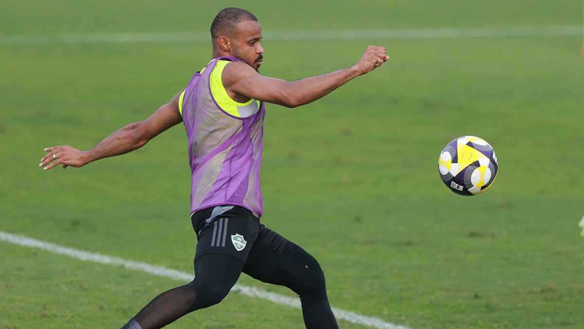 الأهلي يجدد عقد علي مجرشي لمدة 4 مواسم