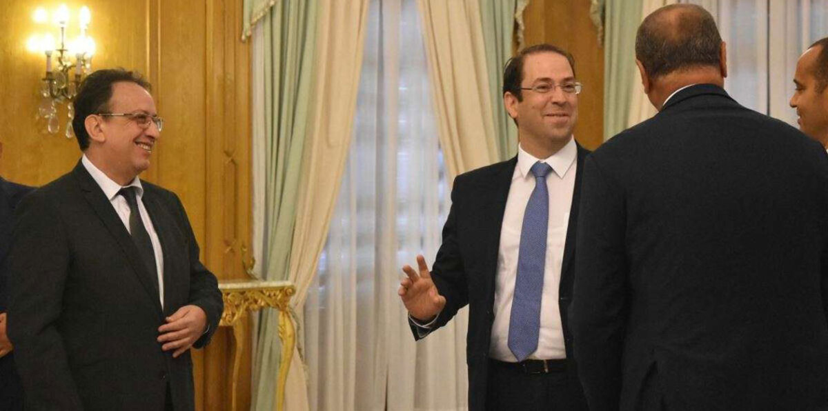 تونس.. تحركات حثيثة لاحتواء أزمة نجل السبسي والشاهد في البلاد