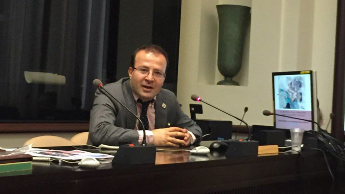 طهران تعتقل باحثًا بريطانيًّا من أصول إيرانية