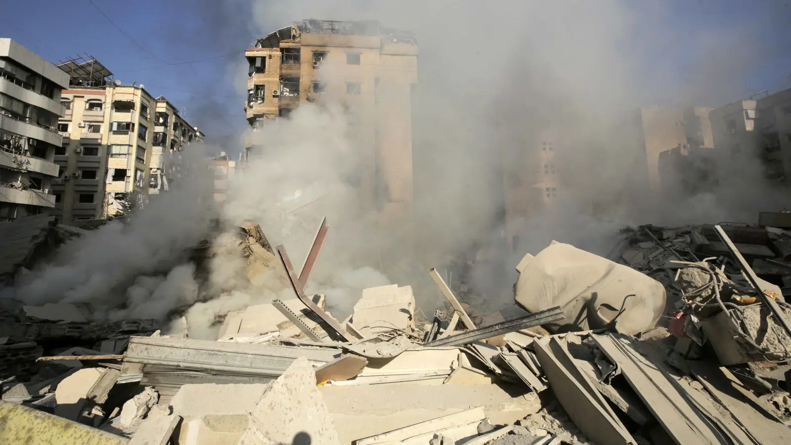 حزب الله يكشف هوية قياديين بارزين قُتلا إلى جانب نصرالله