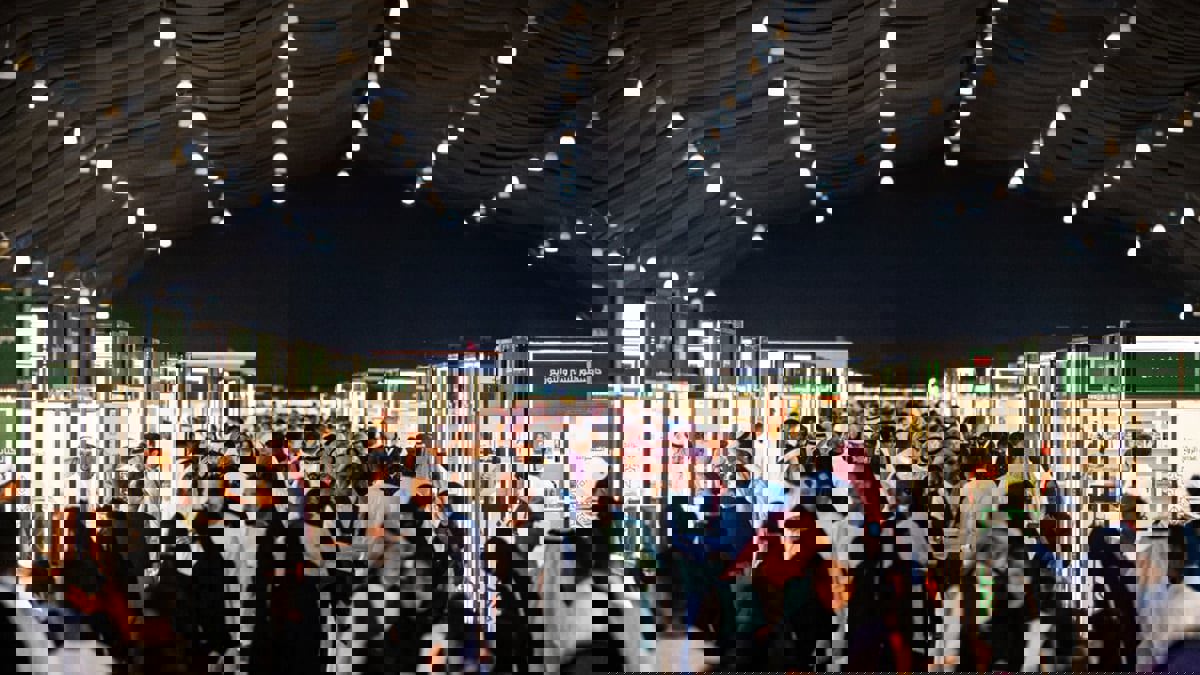 السعودية.. استضافة أدهم شرقاوي تضع معرض المدينة للكتاب في مرمى الانتقادات