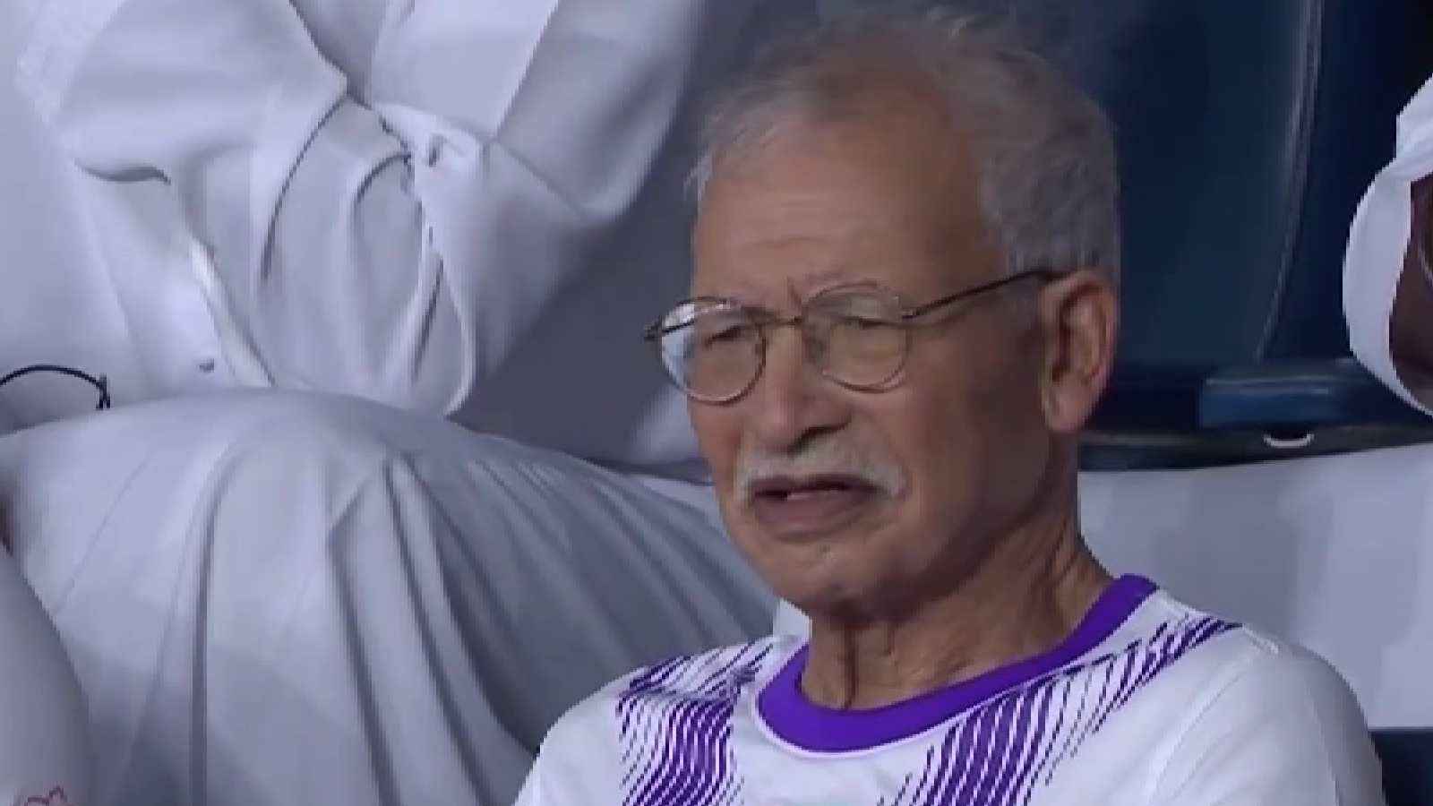 والد سفيان رحيمي: لن يغادر النادي.. هو ابن العين وابن الإمارات (فيديو)