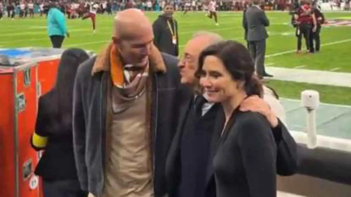 ظهور مفاجئ لزيدان برفقة رئيس ريال مدريد (فيديو)