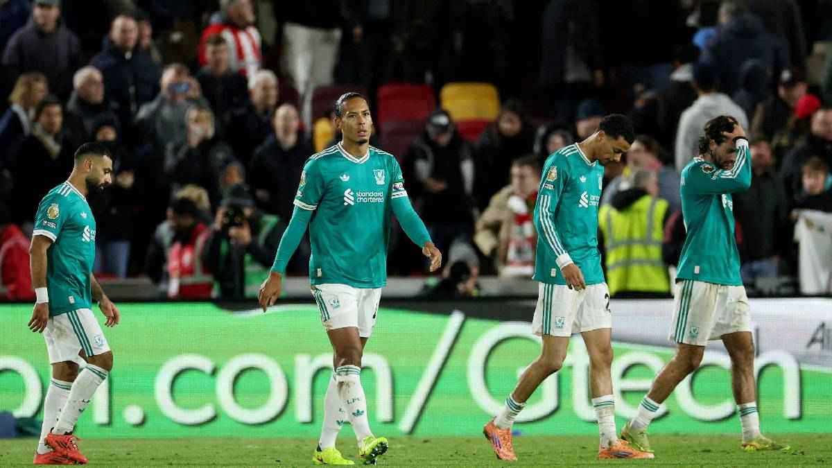 أولهم محمد صلاح.. أسطورة ليفربول يشن هجوما حادا على 3 نجوم