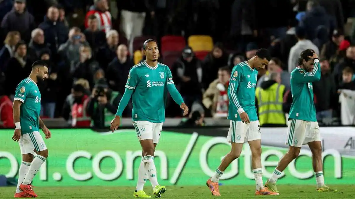 أولهم محمد صلاح.. أسطورة ليفربول يشن هجوما حادا على 3 نجوم