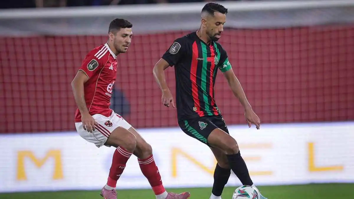 ضربة جزاء غير صحيحة.. خبير تحكيمي يصدم حكم مباراة الأهلي والجيش الملكي