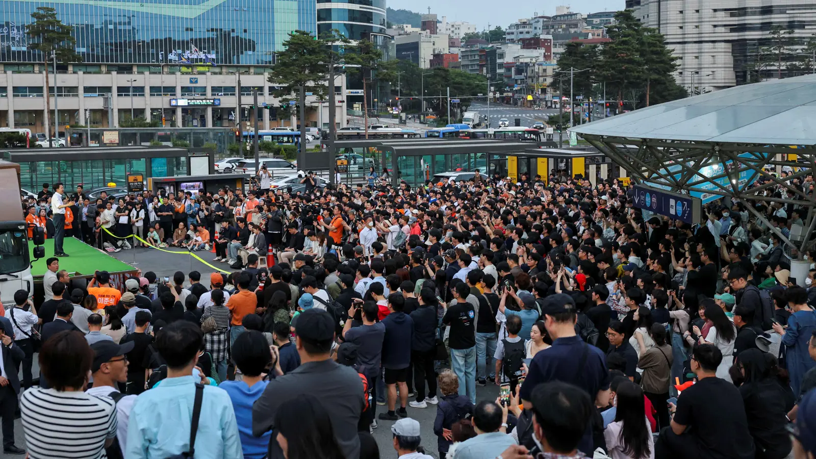 كوريا الجنوبية تنشر 30 ألف شرطي لتأمين الانتخابات الرئاسية غدا