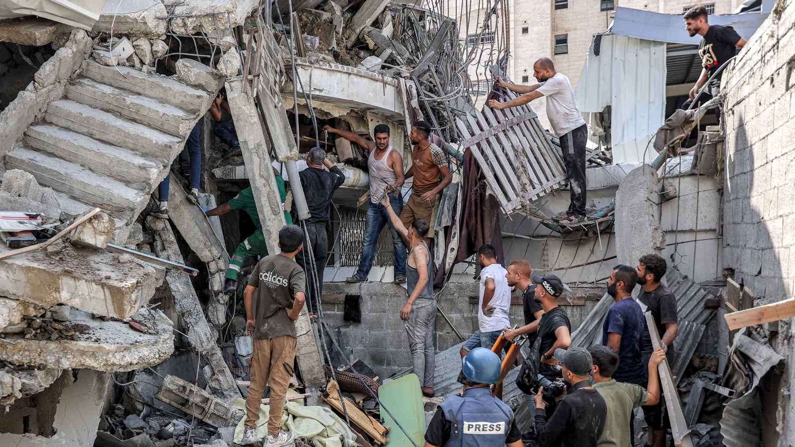 الدفاع المدني بغزة: مجزرة في جباليا ضحيتها أكثر من 150 شخصا