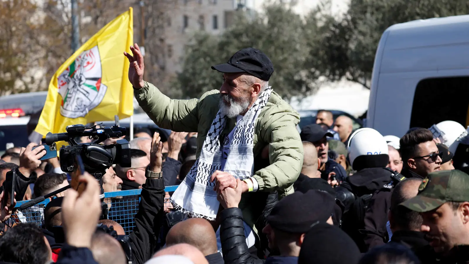 هيئة البث الإسرائيلية تكشف سبب تأخير الإفراج عن الأسرى الفلسطينيين