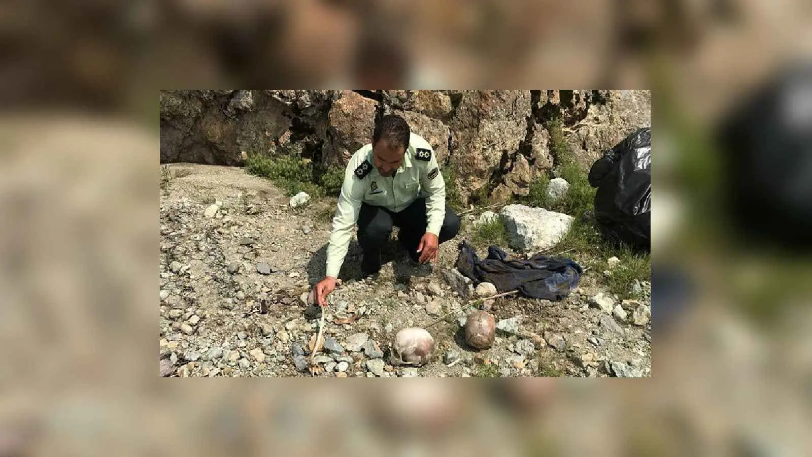 اكتشاف جمجمة بشرية في أرقى أحياء طهران (صور)