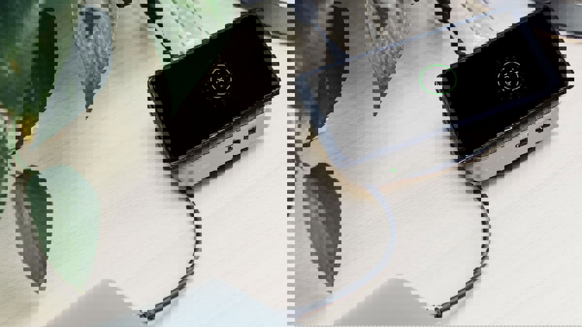 ابتكار شاحن لاسلكي يزود عدة أجهزة بالطاقة أثناء الحركة‎