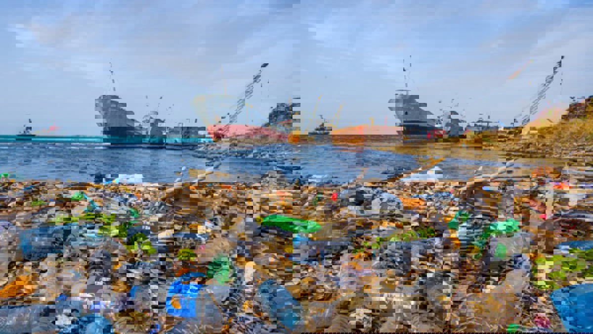 تطوير تقنية سريعة لتحليل البلاستيك بالأشعة فوق البنفسجية