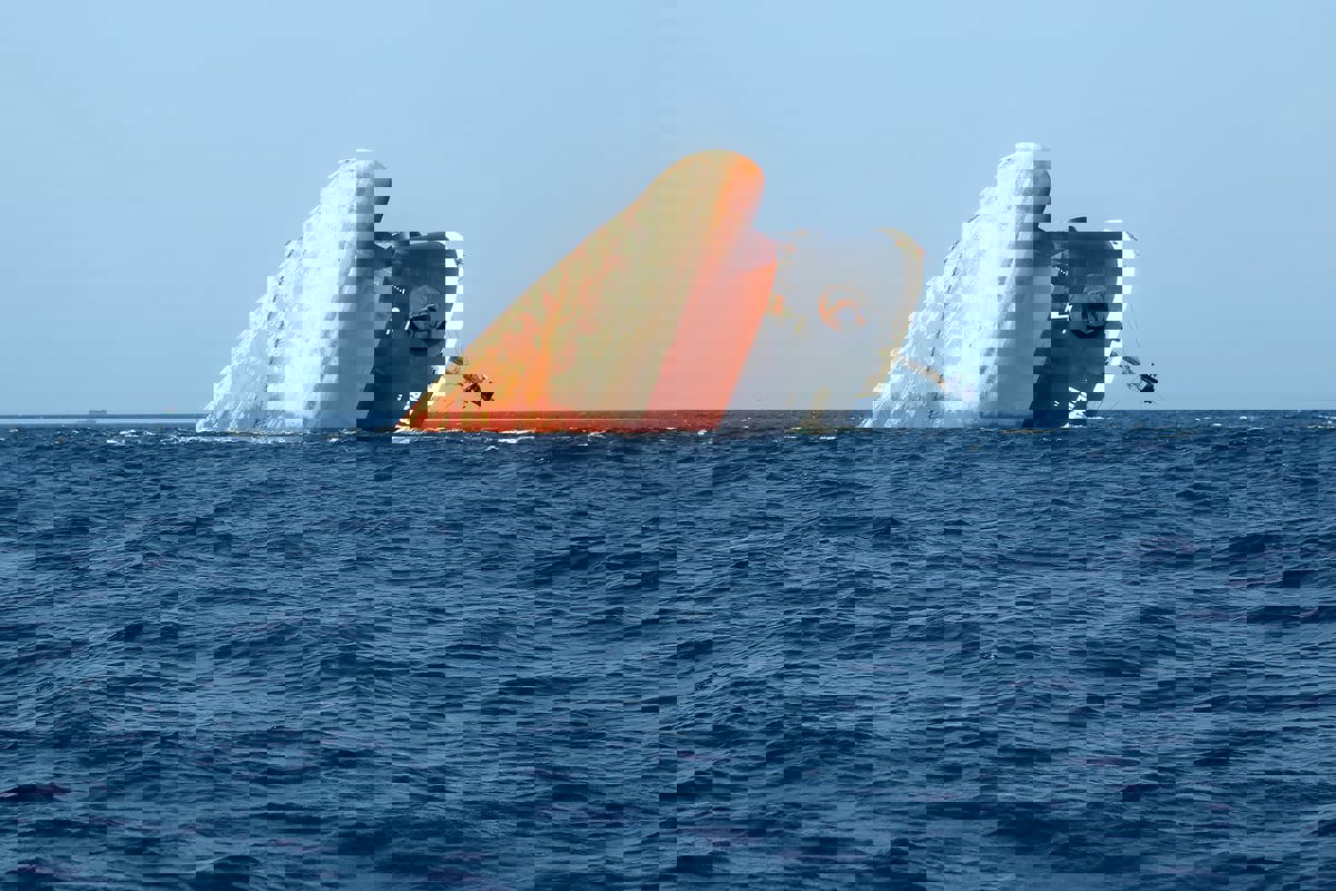 واشنطن تكشف سببًا مرجحًا لانقطاع كابلات إنترنت في البحر الأحمر