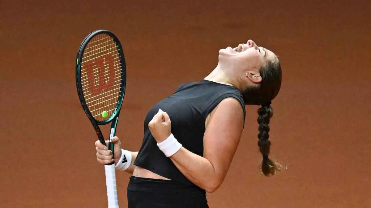 أوستابينكو غير المصنفة تصعق سبالينكا وتتوج ببطولة شتوتغارت للتنس