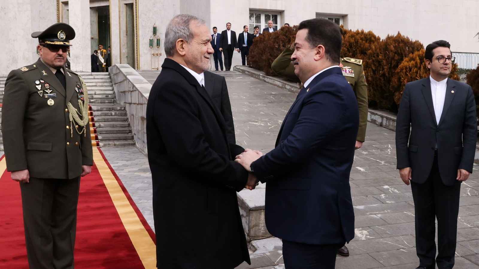 خاص- السوداني حمل رسالة من الشرع إلى طهران