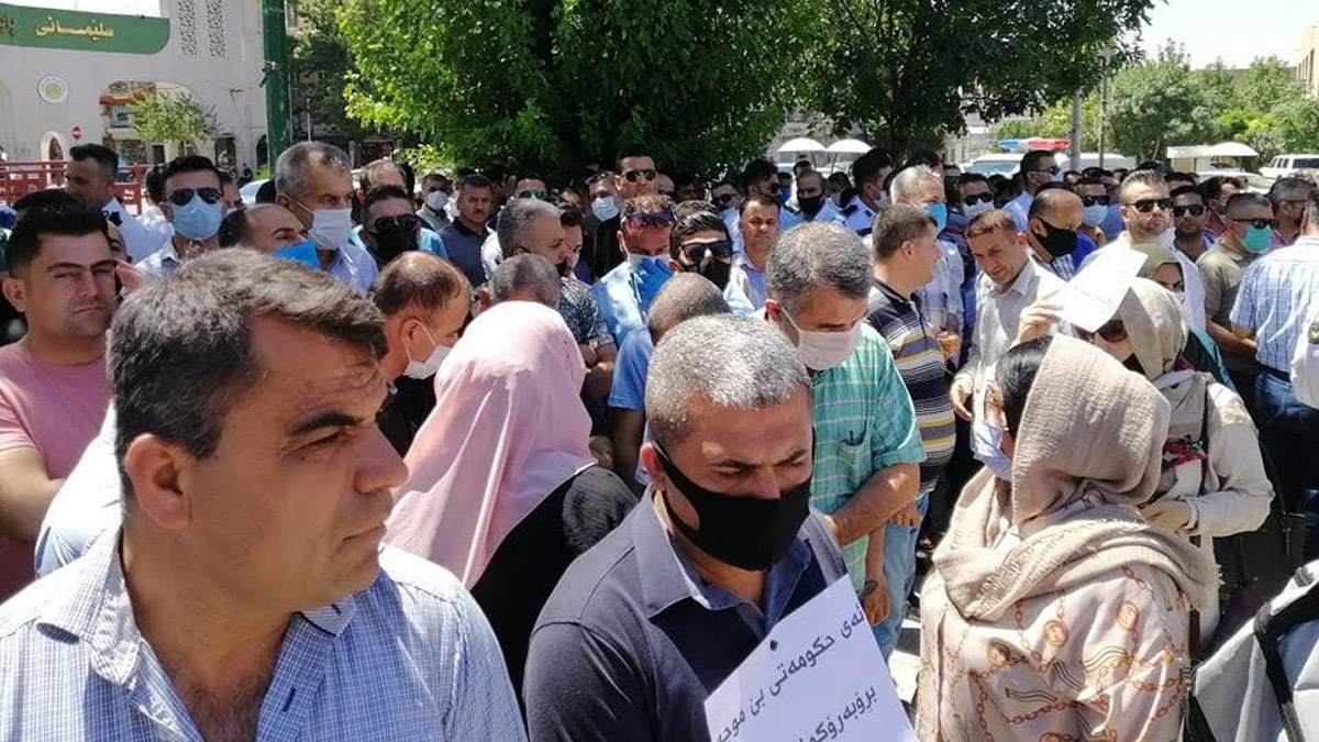 تظاهرات في كردستان العراق احتجاجا على استقطاع رواتب الموظفين (صور)