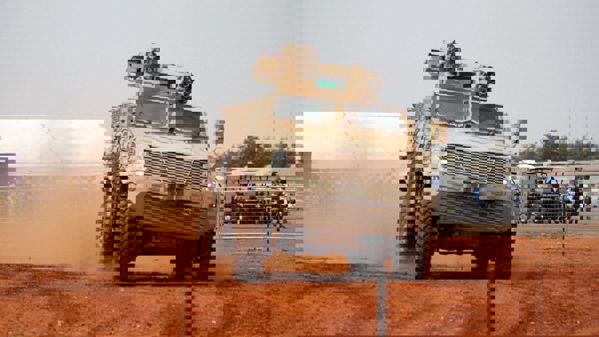 أمريكا تزود الجيش المصري بـ930 عربة مضادة للألغام