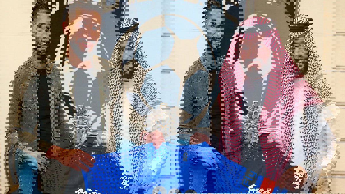 نائب رئيس الرائد يكشف الأندية التي كانت ترغب في خطف صالح الشهري من الهلال (فيديو)