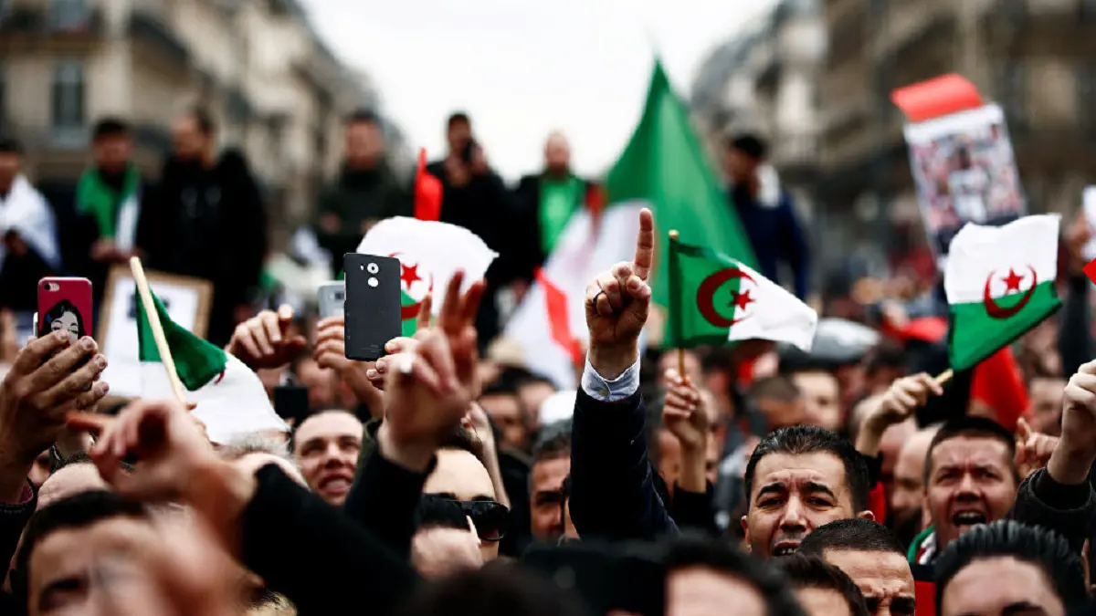 بسبب مهاجمة الحراك.. غضب حزبي وشعبي ومطالب بإقالة وزير الداخلية الجزائري