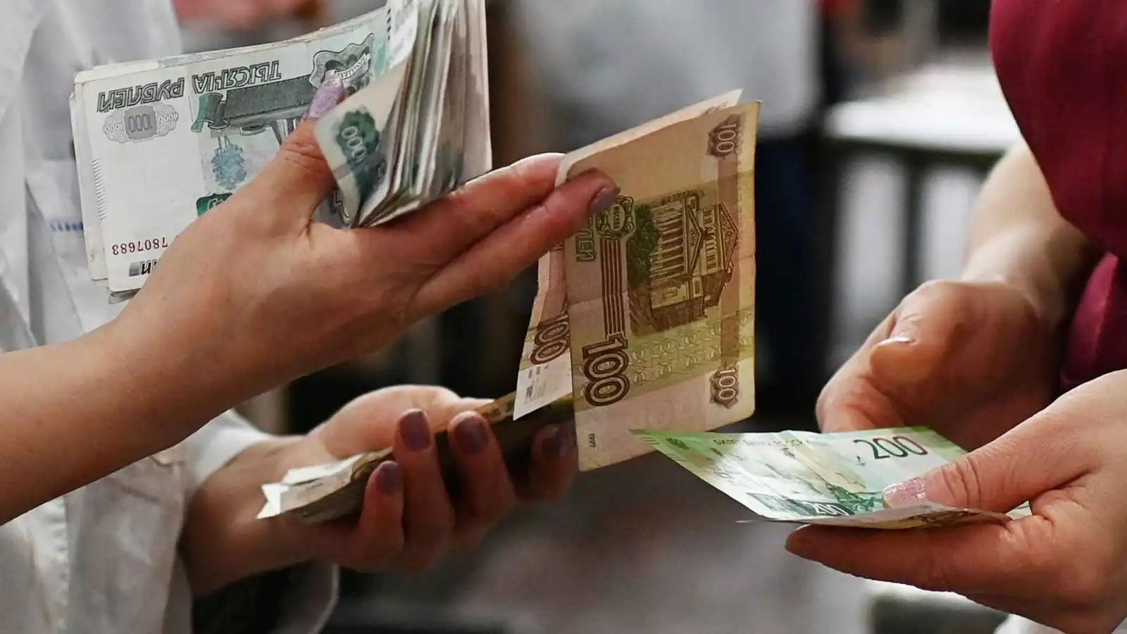 بعد 40 شهراً.. لماذا "لا تتألم" روسيا من العقوبات الاقتصادية الغربية؟