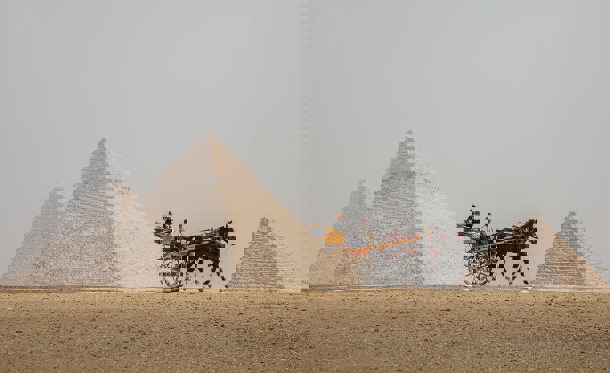 بعد الجدل الواسع.. الآثار المصرية تتراجع عن مشروع "تبليط الهرم"