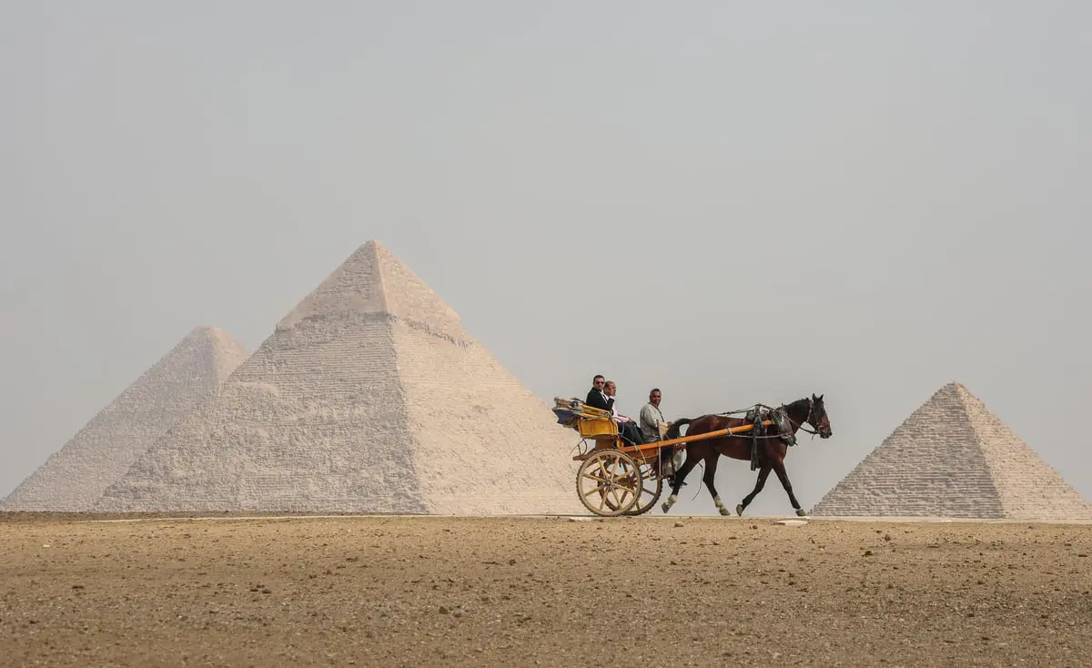 بعد الجدل الواسع.. الآثار المصرية تتراجع عن مشروع "تبليط الهرم"