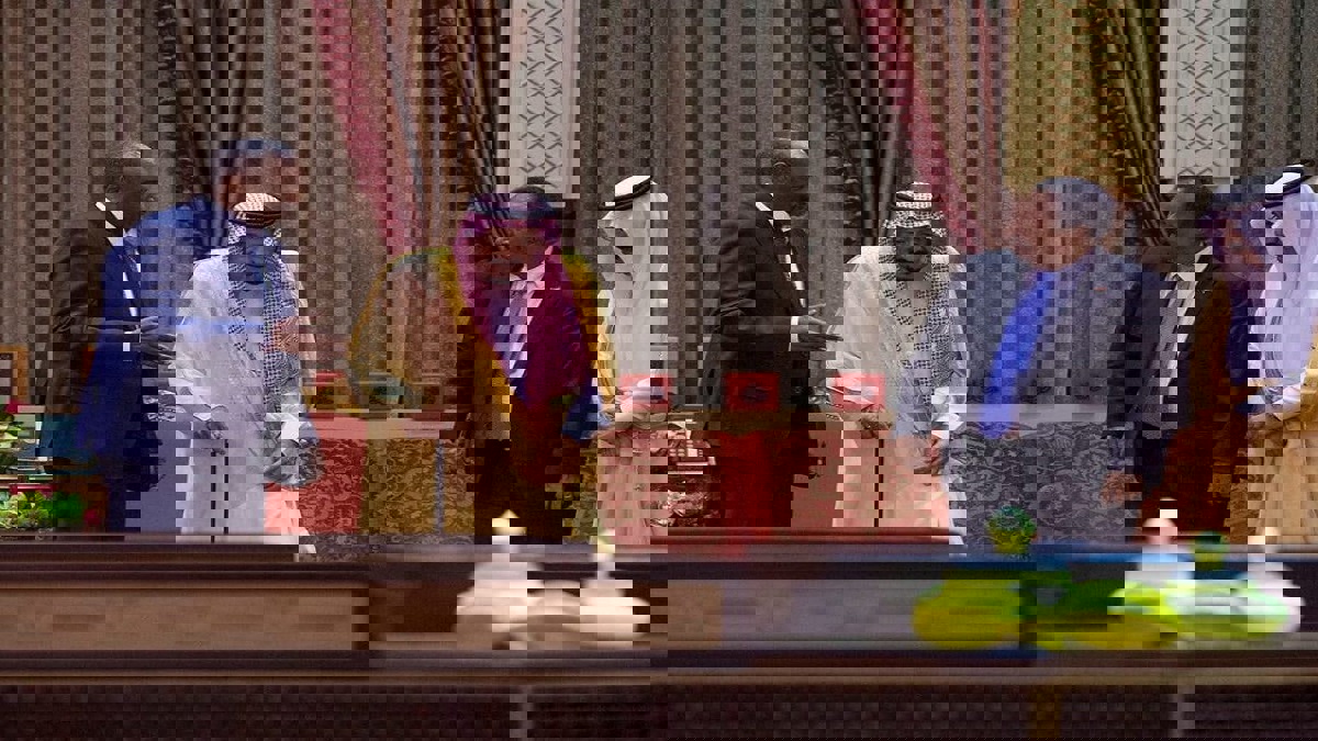 تفاؤل في السودان بزيارة البرهان وحمدوك إلى السعودية والإمارات‎‏ (فيديو إرم)