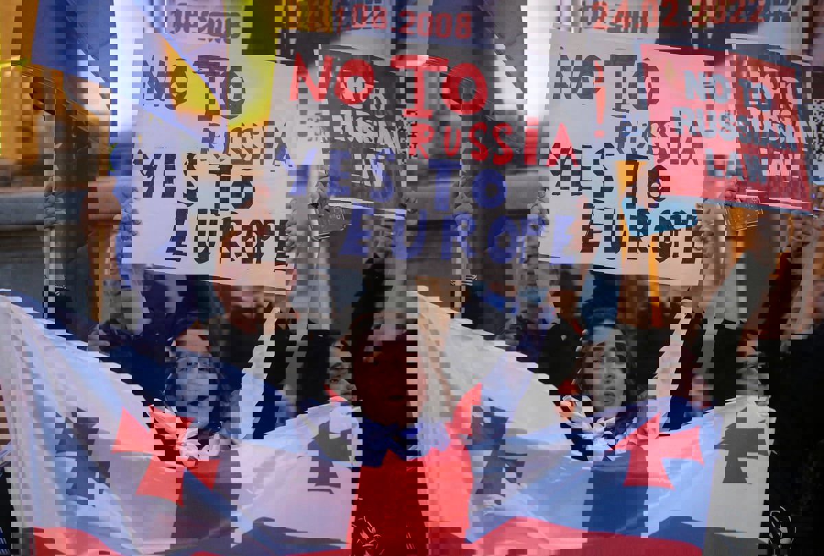 بسبب قانون "التأثير الأجنبي".. جورجيا "ممزقة" بين أوروبا والروس