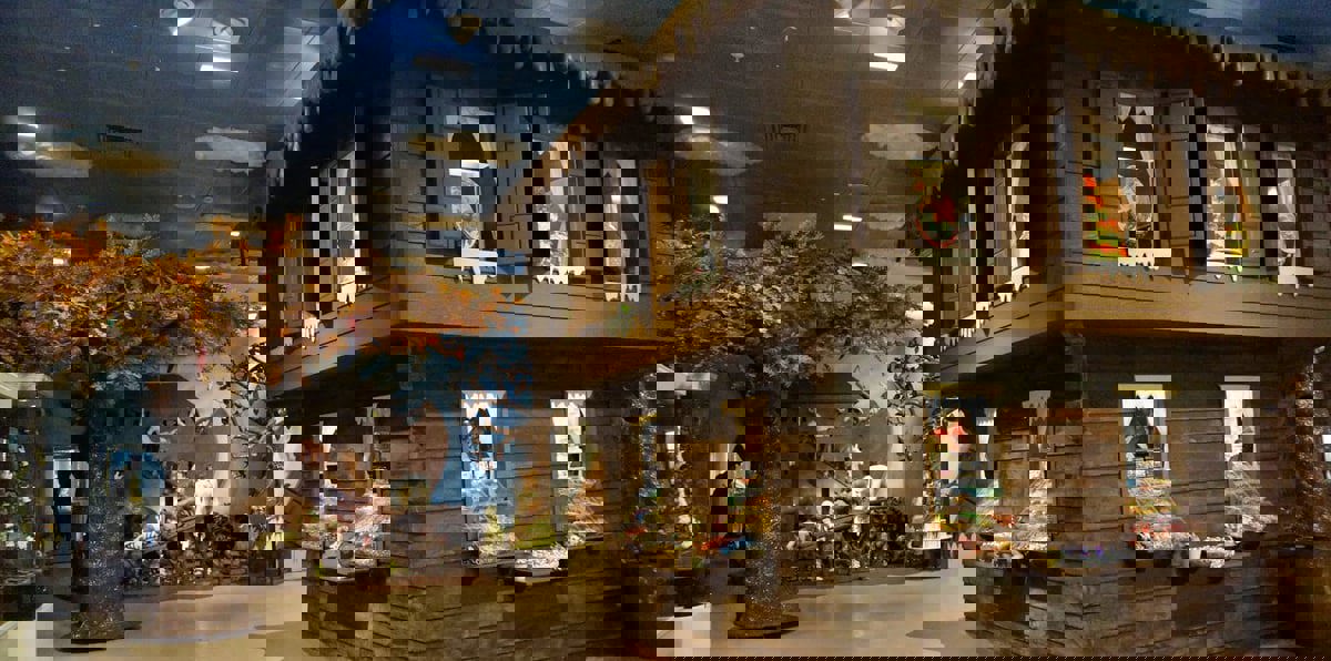 أكبر منزل من الشوكولاتة في العالم يدخل "غينيس" (صور وفيديوغراف)