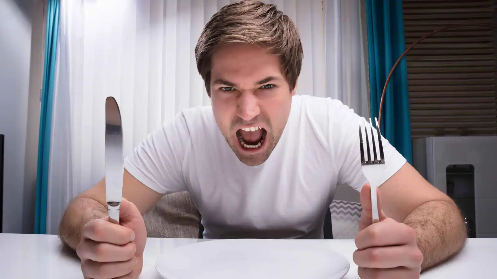 لماذا يتحول الجوع إلى غضب مفاجئ؟