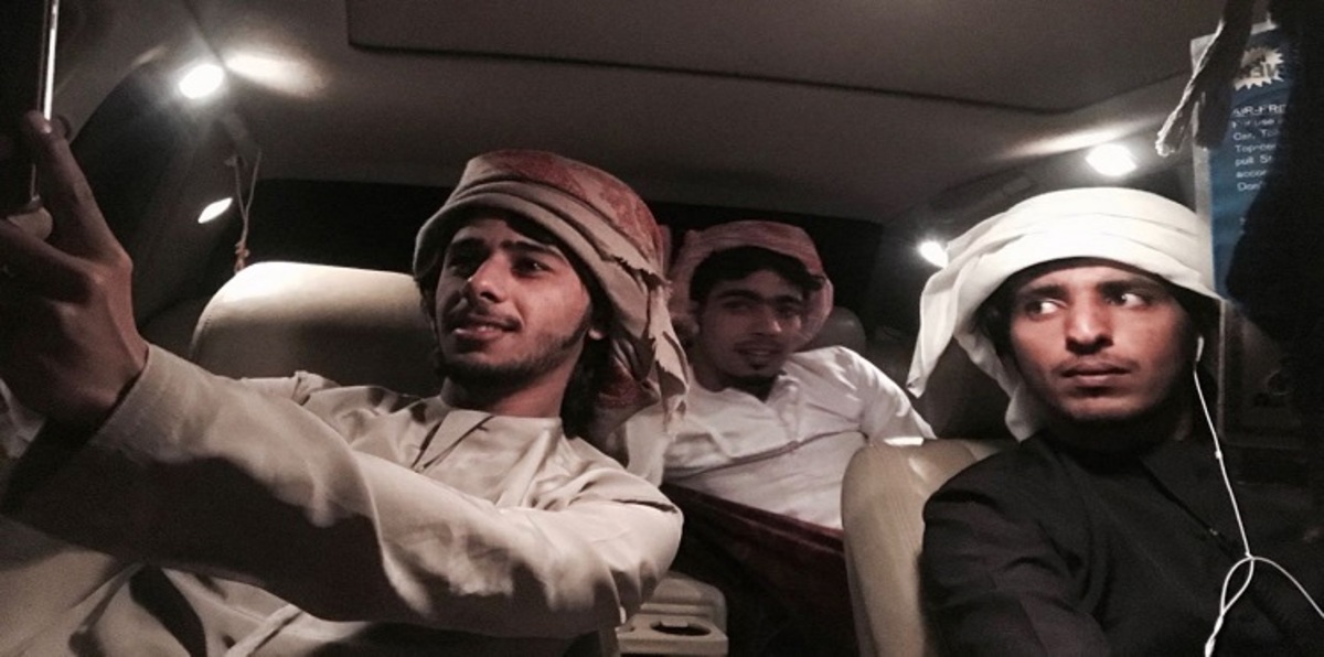 بالفيديو والصور.. شبان عُمانيون يلتقطون السيلفي الأخير في حياتهم بسبب السرعة