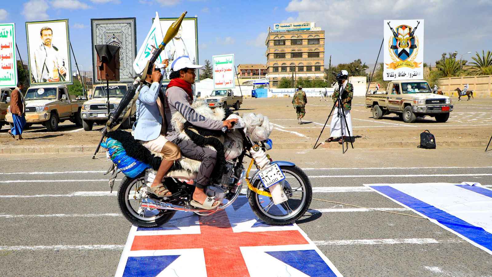 معاريف: قيادات الحوثيين "يتساقطون كالذباب".. والسر في الجواسيس