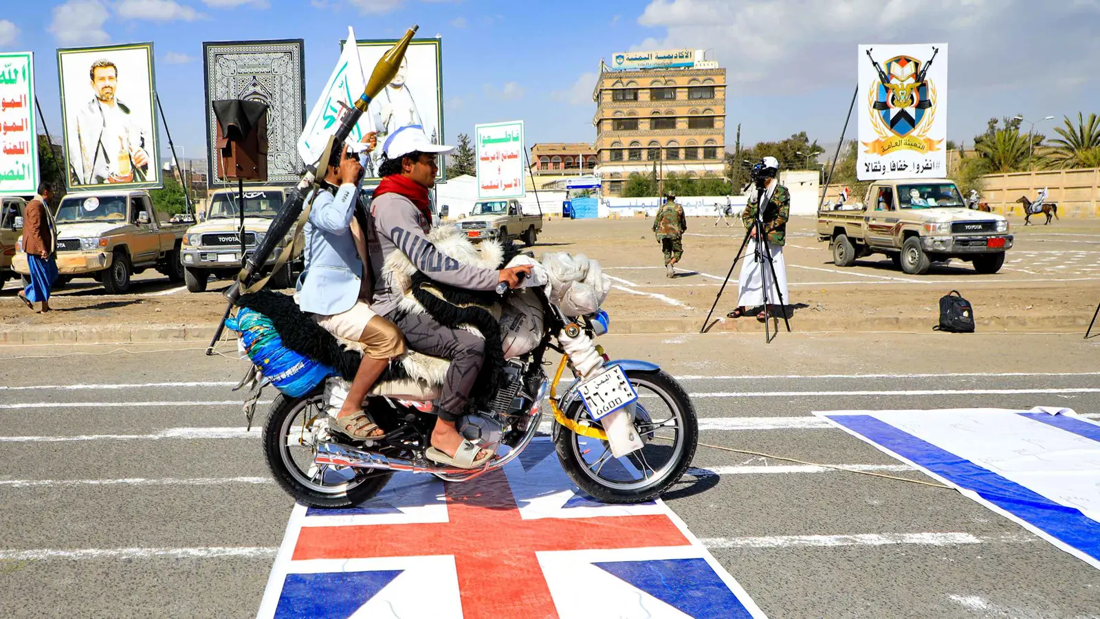 معاريف: قيادات الحوثيين "يتساقطون كالذباب".. والسر في الجواسيس