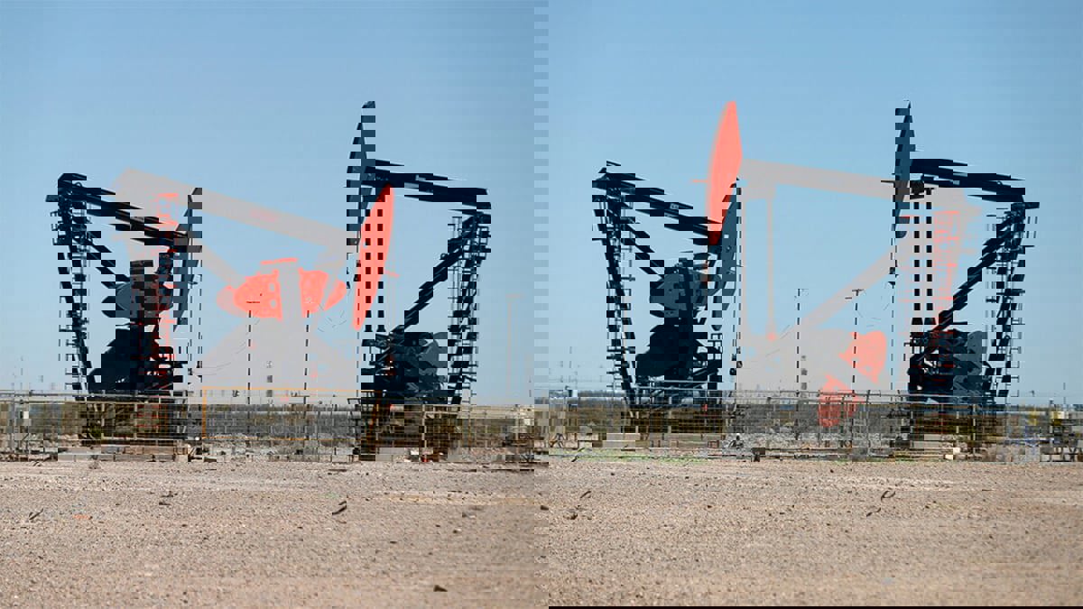 تراجع أسعار النفط 3% وسط تزايد المخاوف بشأن الطلب