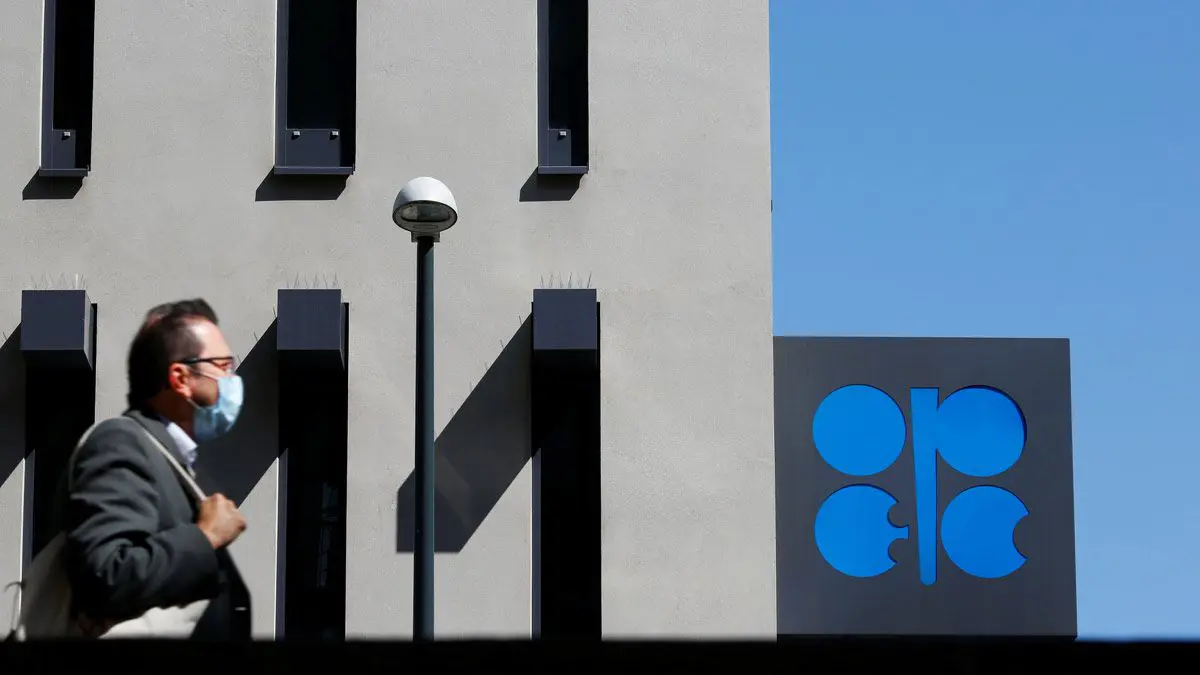 رويترز: هيكل سوق النفط ينذر بعودة تخمة المعروض ومتاعب لأوبك‎