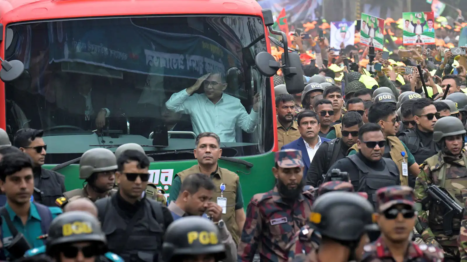 بعد 17 عاما.. نجل خالدة ضياء يعود إلى بنغلاديش لإحياء المشهد السياسي (فيديو)