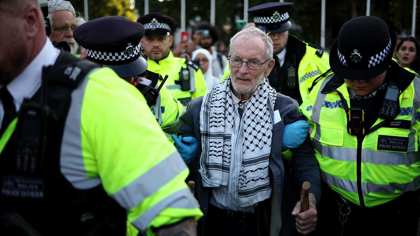 مئات المعتقلين في بريطانيا خلال احتجاج على حظر "فلسطين أكشن" (صور)