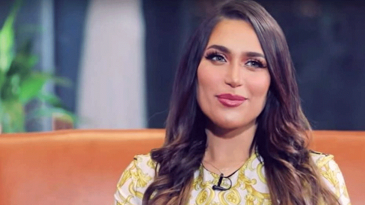 الدكتورة خلود تبكي بسبب تسميم كلاب الشوارع في الكويت 