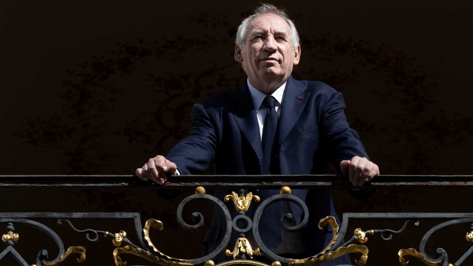 إذا سقطت حكومة بايرو.. 6 خيارات أمام ماكرون لاحتواء أزمة فرنسا